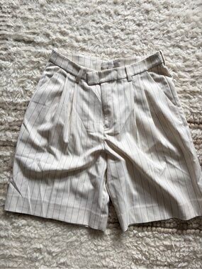 Favorite Daughter Cream Pinstripe Pleated Flat-Front Shorts